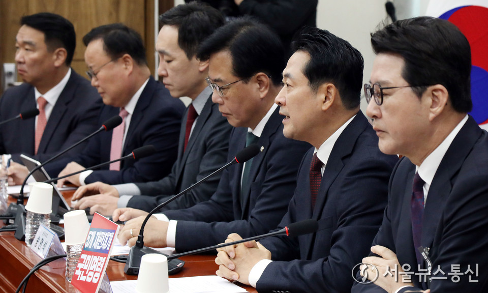 장동혁 국민의힘 대표가 30일 서울 여의도 국회에서 열린 최고위원회의에서 발언하고 있다. 2025.10.30, snakorea.rc@gmail.com , *재판매 및 DB 금지