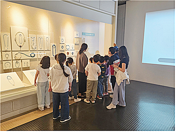 복천박물관은 초등학생을 대상으로 한 추계 가야유물 교실 ‘복둥이들의 가을 나들이’를 11월 2주~5주 일요일 오후 2시부터 3시 30분까지 운영한다고 밝혔다.