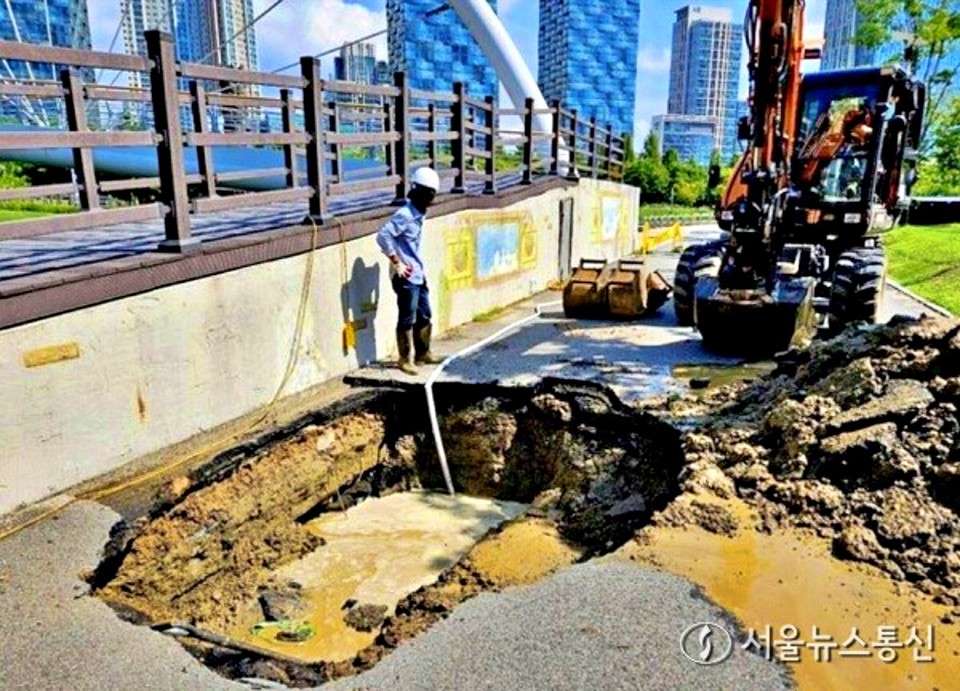송도 센트럴파크 싱크홀 / 사진 = 인천시설공단