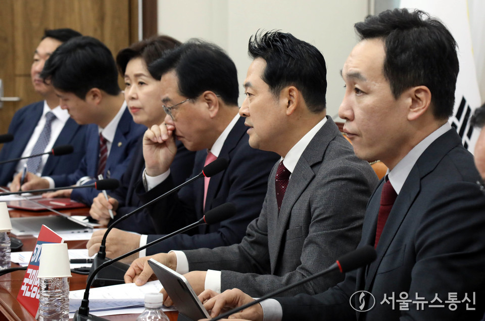 장동혁 국민의힘 대표가 3일 오전 서울 여의도 국회에서 열린 최고위원회의에서 발언하고 있다. 2025.11.03, snakorea.rc@gmail.com , *재판매 및 DB 금지