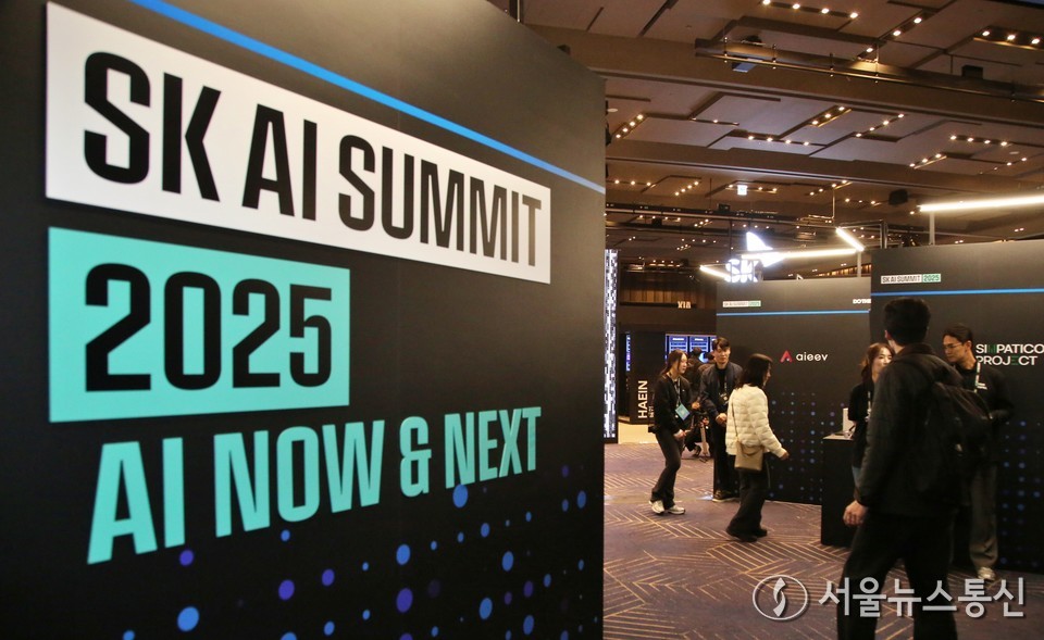 3일 서울 강남구 코엑스에서  SK그룹 주관으로 글로벌 인공지능(AI) 콘퍼런스 'SK AI 서밋(SUMMIT) 2025'이 열리고 있다. 2025.11.03, snakorea.rc@gmail.com , *재판매 및 DB 금지
