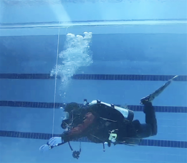 전북자치도소방본부는 구조대원의 잠수 활동 중 안전성과 의사소통 효율을 높이기 위해 ‘풀페이스 마스크’를 시범 도입해 운영한다고 밝혔다.