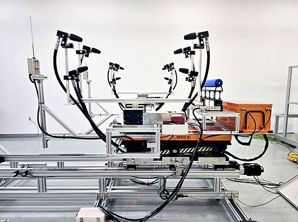 한국철도공사(코레일)와 한국철도기술연구원이 철도 신기술의 현장 실용화를 위해 공동 연구에 나선다.  사진은 전차선 자동세척 시스템 연구개발 관련 개발품. (2025.11.03) / 사진 = 코레일 제공