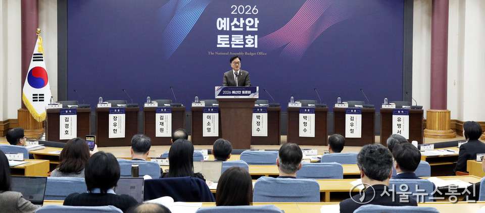 우원식 국회의장이 3일 오후 서울 여의도 국회 의원회관에서 열린 2026년도 예산안 토론회에서 격려사하고 있다. 2025.11.03, snakorea.rc@gmail.com , *재판매 및 DB 금지