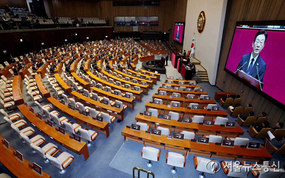 이재명 대통령이 4일 오전 서울 여의도 국회 본회의장에서 2026년도 예산안 및 기금운용계획안에 대한 시정연설을 하고 있다. 이날 국민의힘 불참했다. (사진=공동취재) 2025.11.04, snakorea.rc@gmail.com , *재판매 및 DB 금지
