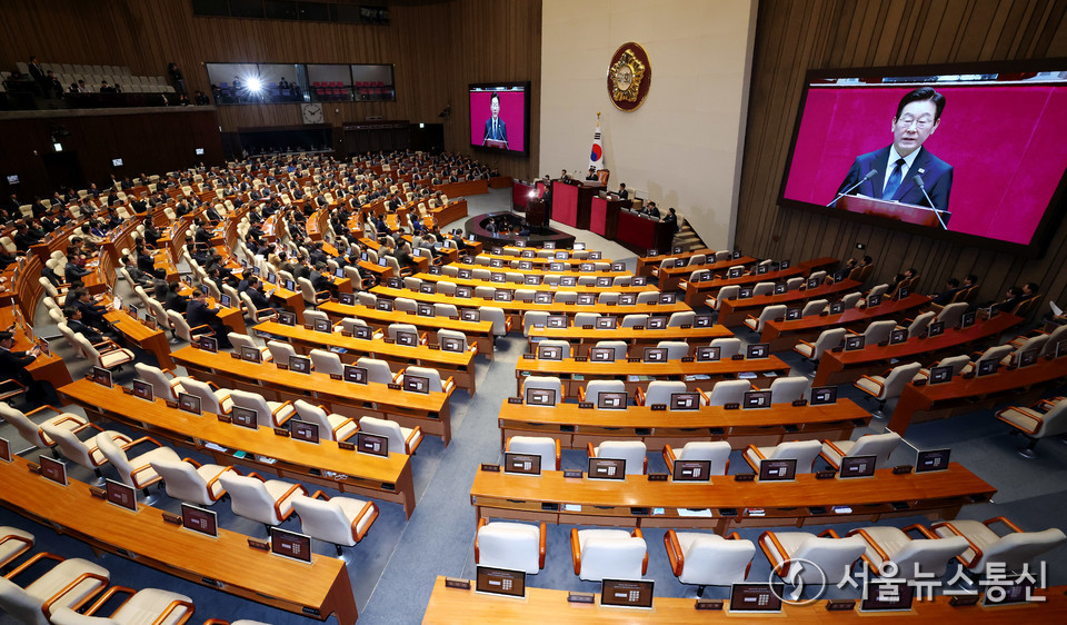이재명 대통령이 4일 오전 서울 여의도 국회 본회의장에서 2026년도 예산안 및 기금운용계획안에 대한 시정연설을 하고 있다. 이날 국민의힘은 불참했다. (사진=공동취재) 2025.11.04, snakorea.rc@gmail.com , *재판매 및 DB 금지