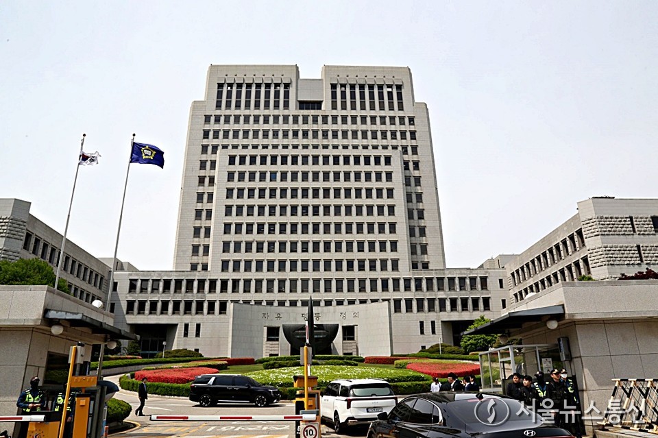 2017년부터 3년간 아이스크림 납품가와 판매가를 담합한 혐의로 재판에 넘겨진 ‘빙그레·롯데푸드·롯데제과·해태제과’ 등 국내 빙과업계 4대 업체 임원들에게 징역형의 집행유예가 확정됐다. (법원) / 사진 = 서울뉴스통신 DB