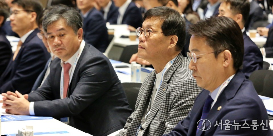 이창용 한국은행 총재가 4일 오후 서울 중구 한국은행 별관에서 열린 '한국은행-한국금융연구원 공동 컨퍼런스'에 참석해 있다. 2025.11.04, snakorea.rc@gmail.com , *재판매 및 DB 금지