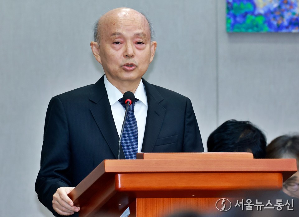 안창호 국가인권위원회 위원장이 5일 오전 서울 여의도 국회에서 열린 운영위원회의 국가인권위원회에 대한 국정감사에서 업무보고를 하고 있다. 2025.11.05, snakorea.rc@gmail.com , *재판매 및 DB 금지