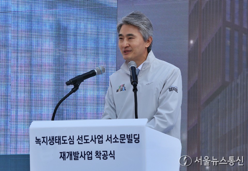 김인제 서울시의회 부의장이 5일 서울 중구 서소문로 일대에서 열린 녹지생태도심 선도사업 서소문빌딩 재개발사업 착공식에서 인사말을 하고 있다. 2025.11.05, snakorea.rc@gmail.com , *재판매 및 DB 금지