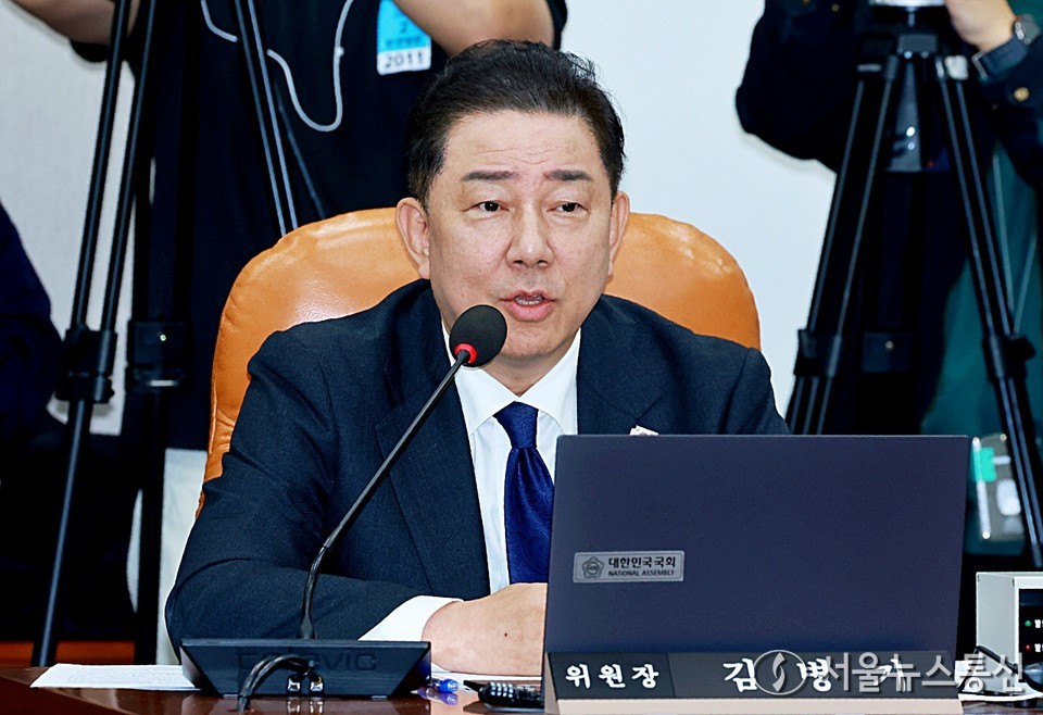 김병기 국회 운영위원회 위원장이 지난 5일 서울 여의도 국회에서 열린 국가인권위원회에 대한 국정감사에서 발언을 하고 있다. 2025.11.05. snakorea.rc@gmail.com