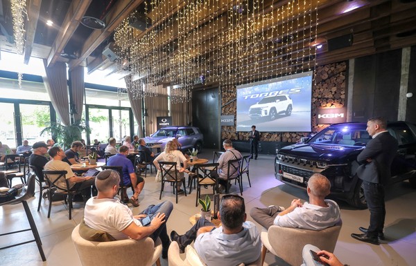 KGM은 독일 시장 대규모 글로벌 론칭에 이어 개별 국가별로 토레스 하이브리드와 무쏘 EV 등 신제품 출시 행사를 갖고 수출시장 공략 가속화에 나섰다.2025.11.06, snakorea.rc@gmail.com , *재판매 및 DB 금지