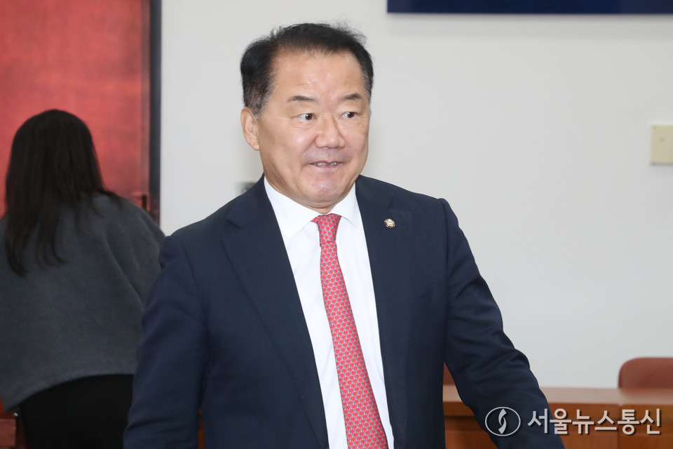 신성범 국회 정보위원회 위원장이 6일 서울 여의도 국회 정보위원회에서 열린 경찰청에 대한 국정감사에 참석하고 있다. (사진=공동취재) 2025.11.06, snakorea.rc@gmail.com , *재판매 및 DB 금지