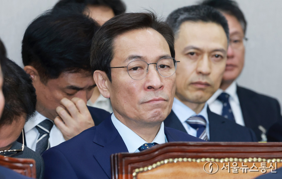 우상호 대통령비서실 정무수석이 6일 서울 여의도 국회에서 열린 운영위원회의 대통령비서실 등에 대한 국정감사에 출석해 있다. 2025.11.06, snakorea.rc@gmail.com , *재판매 및 DB 금지