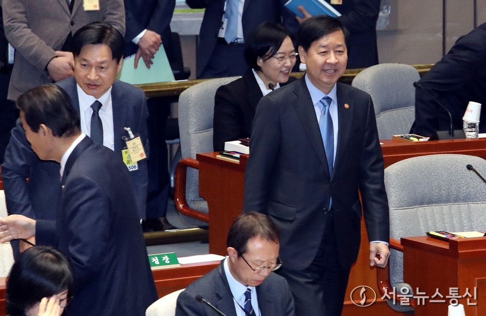 구윤철 경제부총리 겸 기획재정부 장관이 6일 서울 여의도 국회 예산결산특별위원회 회의장에서 열린 예결위 첫 전체회의에 참석하고 있다. 2025.11.06, snakorea.rc@gmail.com , *재판매 및 DB 금지