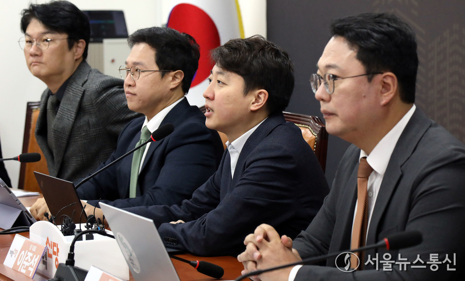 이준석 개혁신당 대표가 6일 서울 여의도 국회에서 열린 최고위원회의에서 발언하고 있다. 2025.11.06, snakorea.rc@gmail.com , *재판매 및 DB 금지