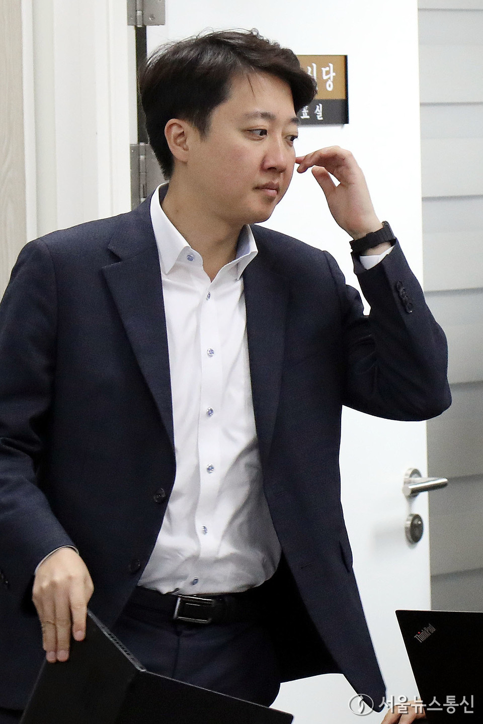 이준석 개혁신당 대표가 6일 서울 여의도 국회에서 열린 최고위원회의에 참석하고 있다. 2025.11.06, snakorea.rc@gmail.com , *재판매 및 DB 금지