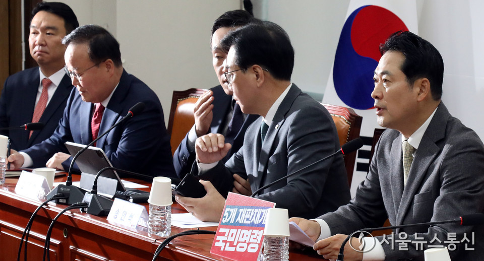 장동혁 국민의힘 대표가 6일 서울 여의도 국회에서 열린 최고위원회의에서 발언하고 있다. 2025.11.06, snakorea.rc@gmail.com , *재판매 및 DB 금지