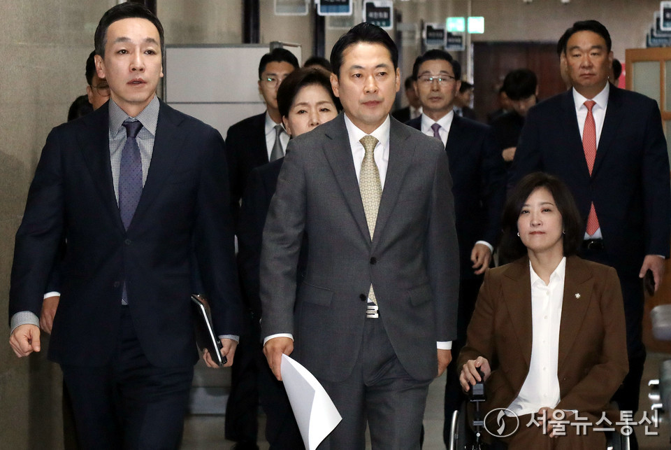 장동혁 국민의힘 대표가 6일 서울 여의도 국회에서 열린 최고위원회의에 참석하고 있다. 2025.11.06, snakorea.rc@gmail.com , *재판매 및 DB 금지