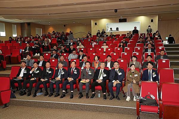 강원자치도는 6일 서울대 평창캠퍼스에서 강원 그린바이오 기업투자 활성화를 위한 ‘2025 인터그린 CnA 파트너링’ 행사를 개최했다.