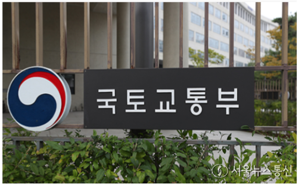 국토교통부는 6일 울산 남구 울산화력발전소에서 해체 작업 중 발생한 대형 구조물 붕괴사고와 관련해 기술안전정책관과 국토안전관리원 담당 인력을 현장에 급파해 구조 상황과 공사 안전관리 실태를 점검하도록 조치했다고 7일 밝혔다. (국토교통부) / 사진 = 서울뉴스통신 DB