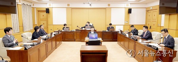 대전시의회 인사청문특별위원회(위원장 송인석, 이하 인사청문특위)는 7일 제2차 회의를 개최하고 5일 실시한 이광축 대전교통공사 사장 임명후보자에 대한 인사청문 경과보고서를 ‘적격’ 의견으로 채택했다. 