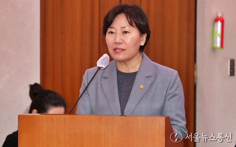 송미령 농림축산식품부 장관이 7일 오전 서울 여의도 국회에서 열린 농림축산식품해양수산위원회 전체회의에서 법안 및 2026년도 예산안 관련 제안 설명을 하고 있다. 2025.11.07, snakorea.rc@gmail.com , *재판매 및 DB 금지