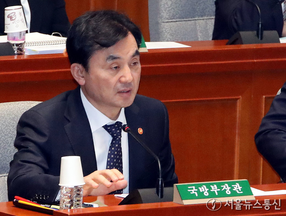 안규백 국방부 장관이 7일 오전 서울 여의도 국회에서 열린 예산결산특별위원회 전체회의에서 의원 질의에 답변하고 있다. 2025.11.07, snakorea.rc@gmail.com , *재판매 및 DB 금지