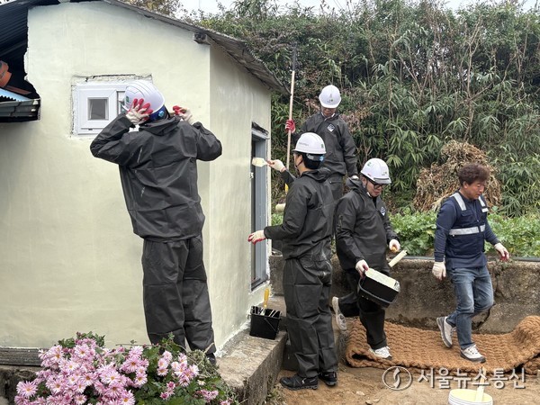 청주시, 충청대학교 졸업생과 ‘사랑의 집수리’ 진행 사진(제공=청주시) *재판매 및 DB 금지