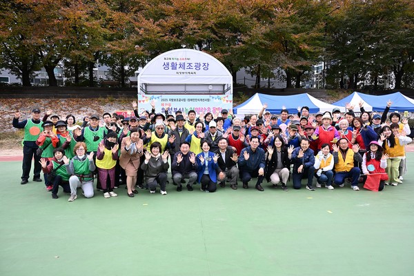 의정부시는 8일 경전철 발곡역 인근 생활체조광장에서 청각‧언어장애인과 비장애인 80여 명이 참여한 가운데 ‘제9회 농청 명랑 운동회’를 개최했다.