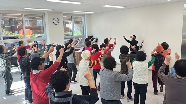 주요 프로그램으로는 매주 화요일 운영되는 ‘하하호호 운동교실’이 있다. 어르신들에게 건강 체조와 스트레칭을 지도하며, 신체 활력 증진과 공동체 내 소통의 기회를 제공하고 있다.