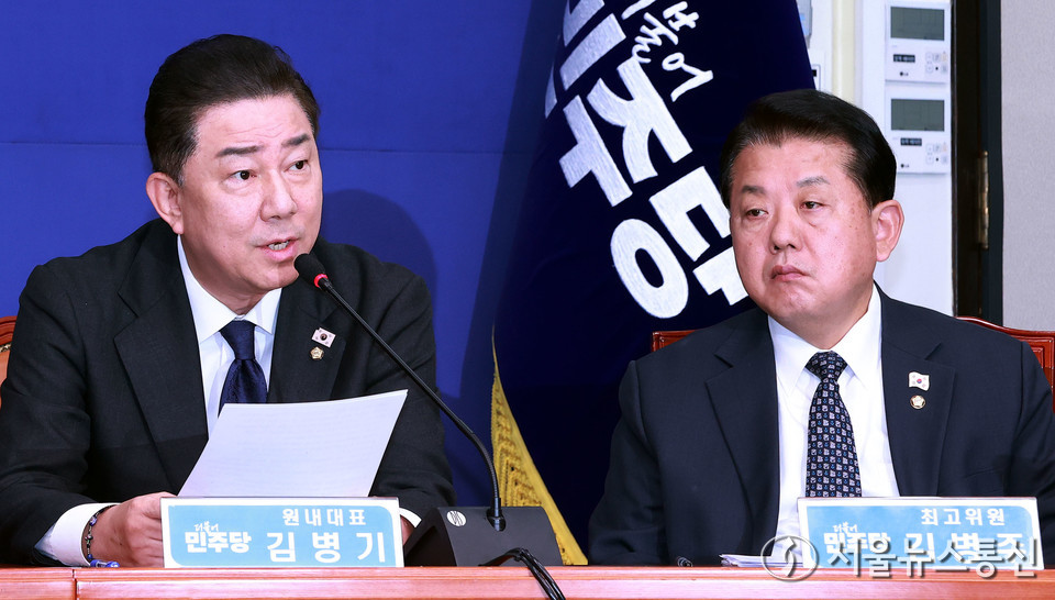 김병기 더불어민주당 원내대표가 10일 서울 여의도 국회에서 열린 최고위원회의에서 발언을 하고 있다. 2025.11.10, snakorea.rc@gmail.com , *재판매 및 DB 금지