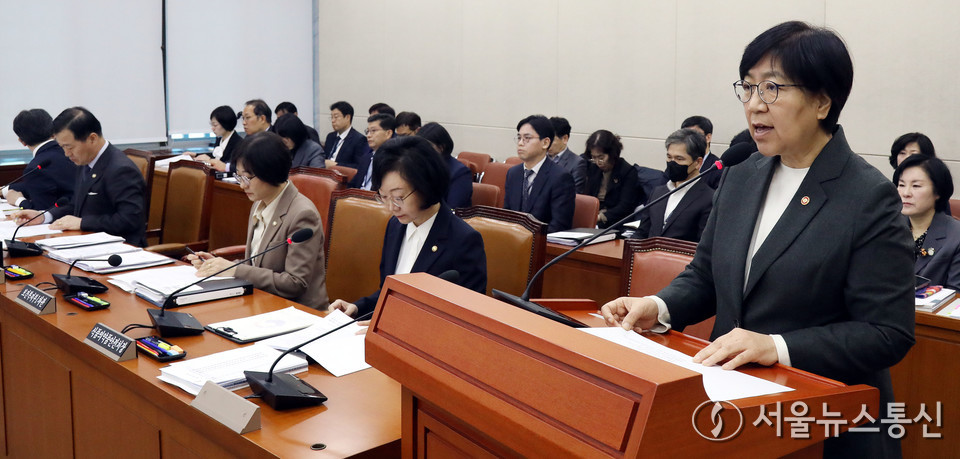 정은경 보건복지부 장관이 10일 서울 여의도 국회에서 열린 보건복지위원회 전체회의에서 2026년도 예산안 관련 제안설명을 하고 있다. 2025.11.10, snakorea.rc@gmail.com , *재판매 및 DB 금지
