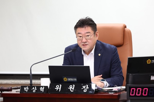 박상혁 서울특별시의회 교육위원회 위원장(서초1, 국민의힘)이 지난 5일 진행된 제333회 정례회 교육위원회 행정사무감사 회의를 주재하고 있다. (사진 서울시의회) 2025.11.11, snakorea.rc@gmail.com , *재판매 및 DB 금지