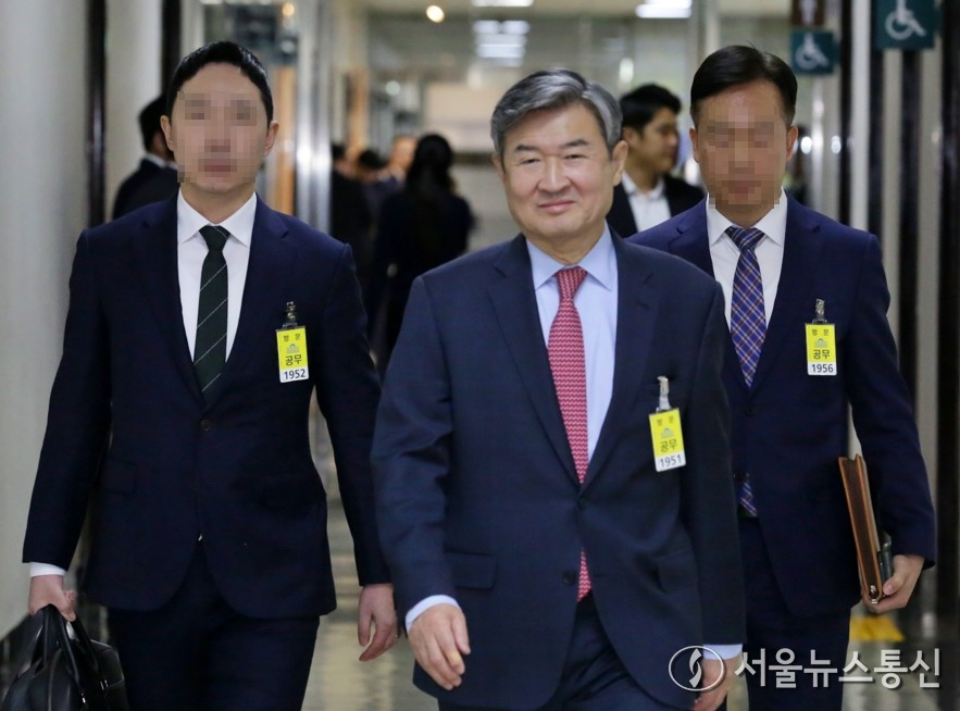 ​조태용 국가정보원장이 20일 오전 서울 여의도 국회에서 열린 정보위원회 전체회의에 출석하기 위해 이동하고 있다. (2024.11.20) / 사진 = 서울뉴스통신 신현성 기자