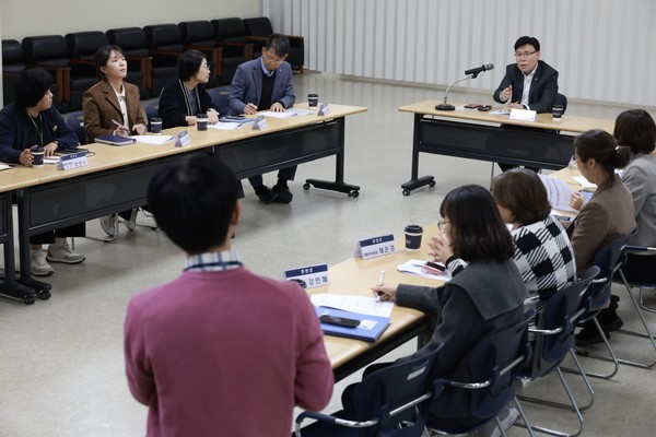 통합돌봄센터 관계자 간담회(제공=충북도청) *재판매 및 DB 금지