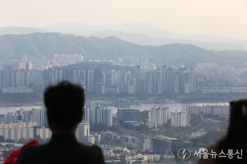 28일 서울 중구 남산에서 바라본 서울 강남 아파트 모습/ 사진 = 서울뉴스통신 이성현 기자