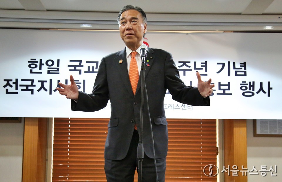 아베 슈이치 전국지사회 회장이 11일 서울 중구 한국프레스센터 18층 서울클럽홀에서 열린 ‘한일 국교정상화 60주년 기념 전국 지사회·일본 소도시 홍보 행사’에서 발언하고 있다. 2025.11.11, snakorea.rc@gmail.com , *재판매 및 DB 금지