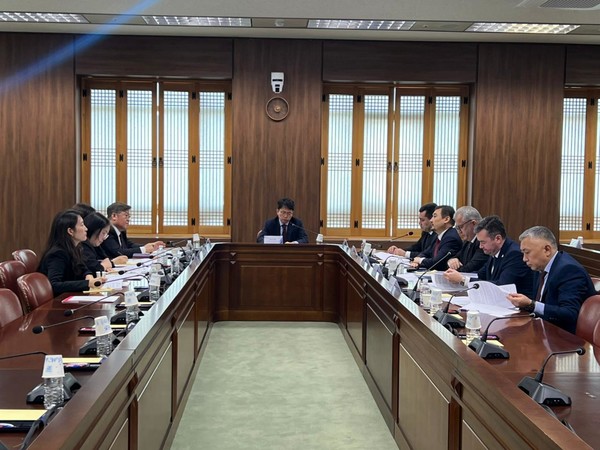 누르갈리 아르스타노프 주한 카자흐스탄 대사가 ‘한-중앙아 협력포럼’ 사무국 제16차 집행위원회 회의에서 발언하고 있다.2025.11.11, snakorea.rc@gmail.com , *재판매 및 DB 금지