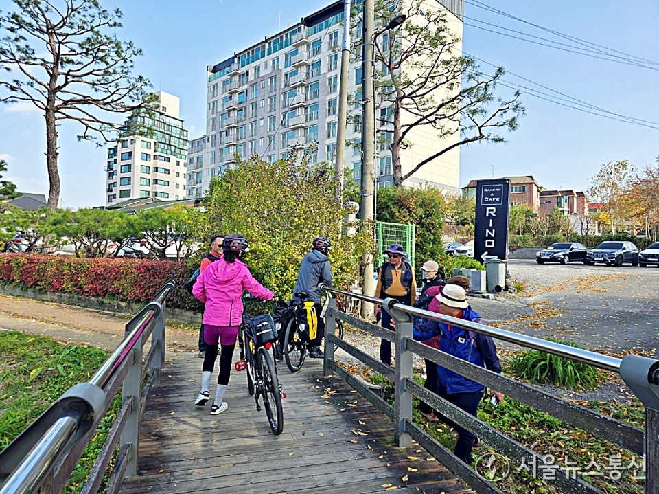 갑상선암의 발병 위험을 규칙적인 운동이 25%까지 낮출 수 있다는 연구 결과가 나왔다. (양평 카페리노_2025.11.09) / 사진 = 이천시