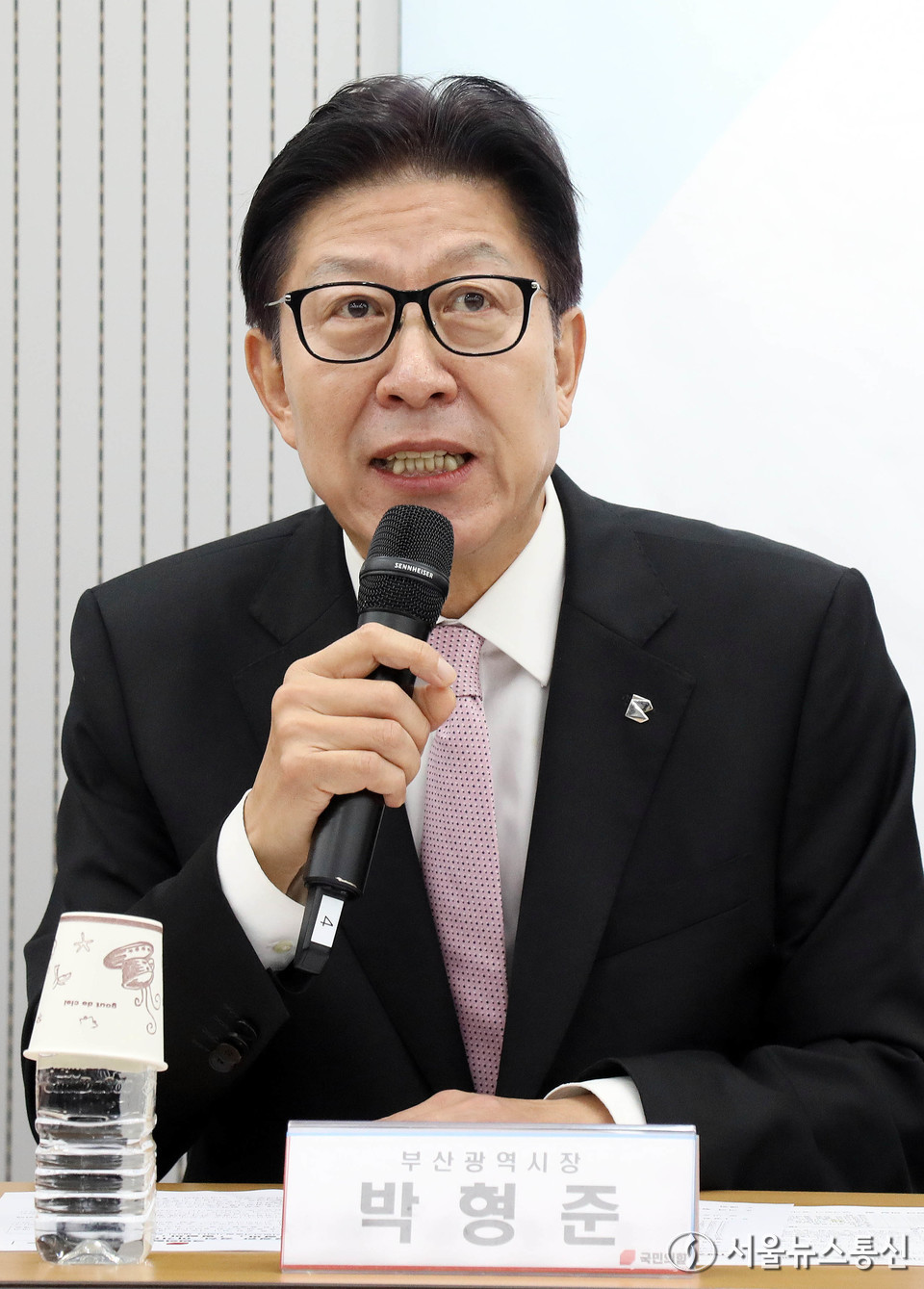 박형준 부산시장이 12일 오전 서울 여의도 국민의힘 당사에서 열린 지방선거총괄기획단 및 시·도 광역단체장 연석회의에서 인사말을 하고 있다. 2025.11.12, snakorea.rc@gmail.com , *재판매 및 DB 금지
