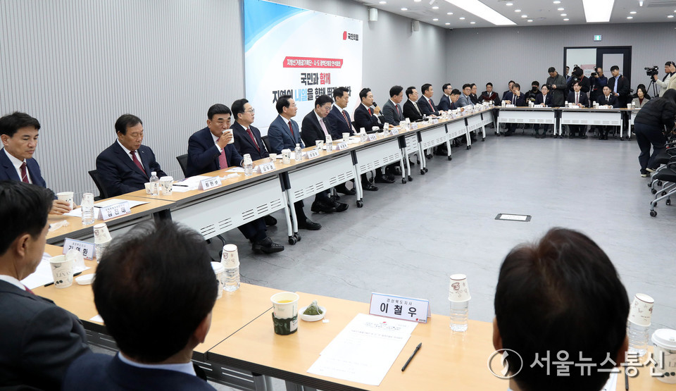 장동혁 국민의힘 대표가 12일 오전 서울 여의도 국민의힘 당사에서 열린 지방선거총괄기획단 및 시·도 광역단체장 연석회의에서 발언을 하고 있다. 2025.11.12, snakorea.rc@gmail.com , *재판매 및 DB 금지