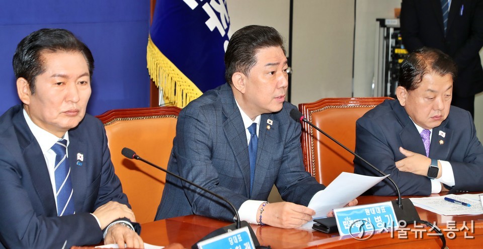 김병기 더불어민주당 원내대표가 10일 서울 여의도 국회에서 열린 최고위원회의에서 발언하고 있다. 2025.11.12, snakorea.rc@gmail.com , *재판매 및 DB 금지