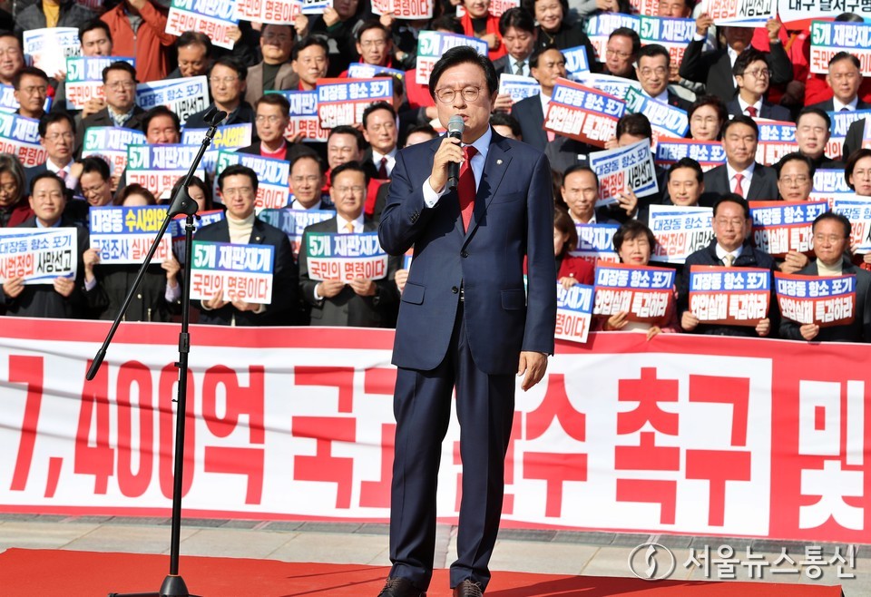 박형수 국민의힘 의원이 12일 서울 여의도 국회의사당 본관 앞 중앙계단에서 열린 대장동 일당 7400억 국고 환수 및 검찰 항소포기 외압 규탄대회에서 발언하고 있다. 2025.11.12, snakorea.rc@gmail.com , *재판매 및 DB 금지