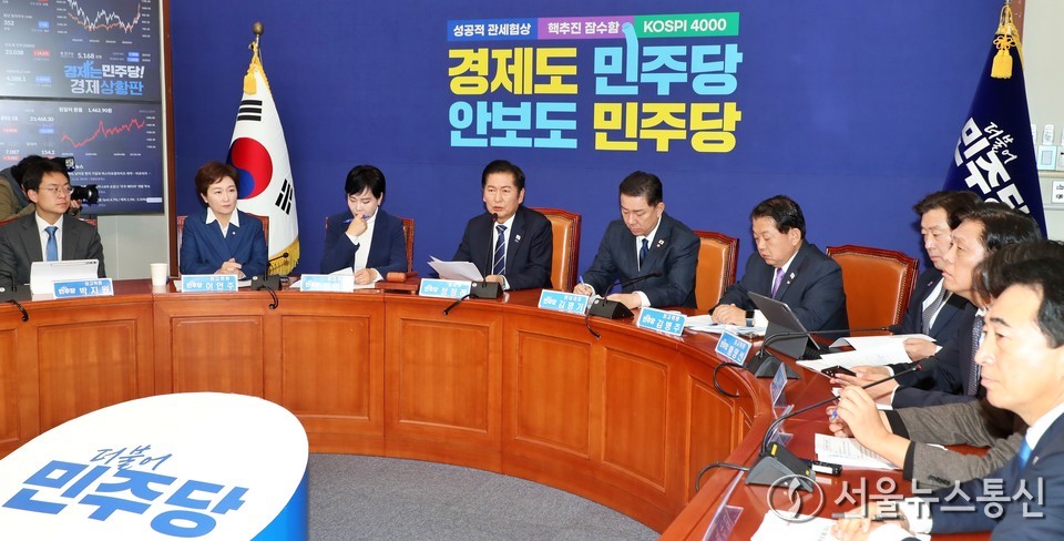 정청래 더불어민주당 대표가 10일 서울 여의도 국회에서 열린 최고위원회의에서 발언하고 있다. 2025.11.12, snakorea.rc@gmail.com , *재판매 및 DB 금지