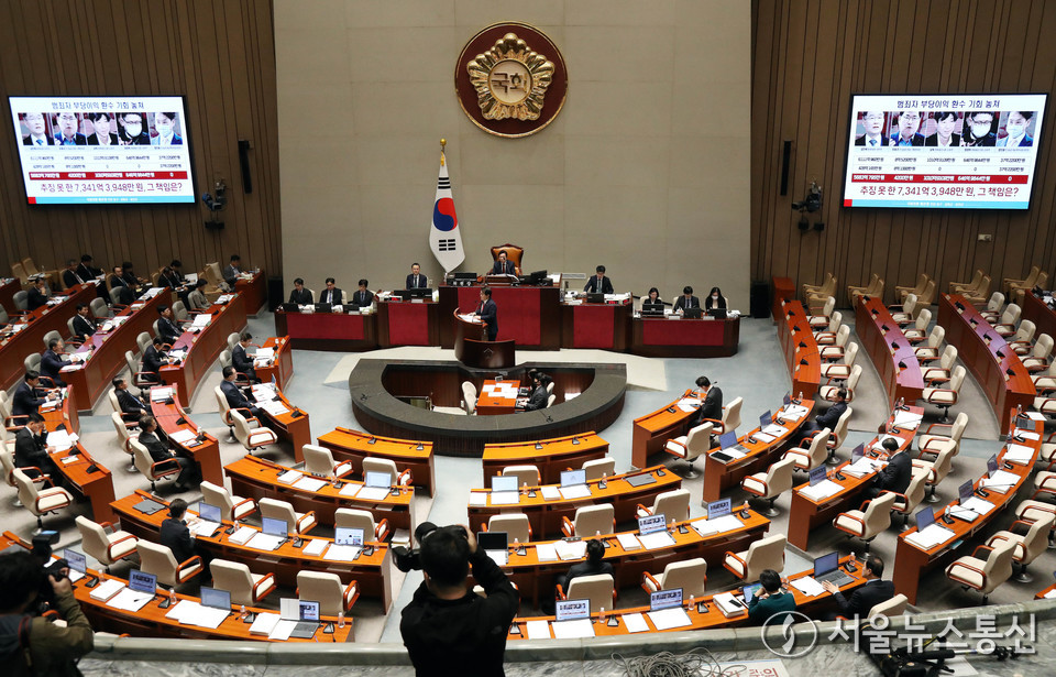 정성호 법무부 장관이 12일 서울 여의도 국회에서 열린 예산결산특별위원회 전체회의에서 배준영 국민의힘 의원 질의에 답하고 있다. 2025.11.12, snakorea.rc@gmail.com , *재판매 및 DB 금지
