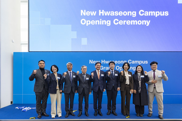 준공식에 참석한 화성특례시의원 기념 사진 