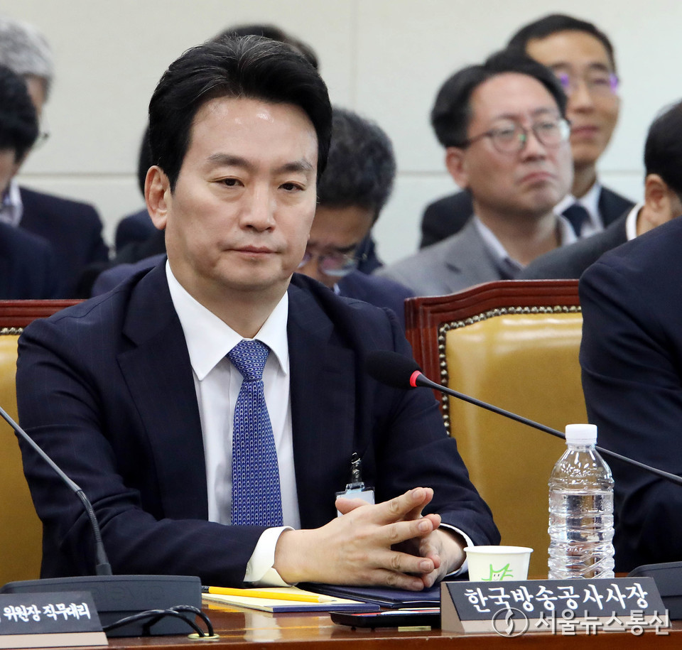 박장범 한국방송공사(KBS) 사장이 12일 서울 여의도 국회에서 열린 과학기술정보방송통신위원회 전체회의에 출석해 있다. 2025.11.12, snakorea.rc@gmail.com , *재판매 및 DB 금지