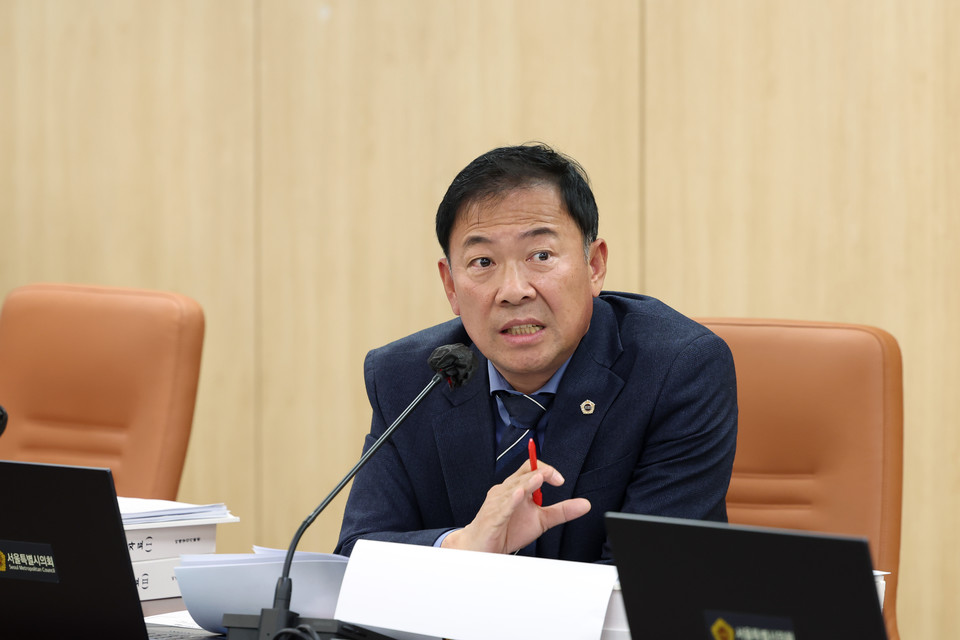 박승진 의원이 11일 열린 제333회 서울시의회 정례회 미래공간기획관 행정사무감사에서 질의하고 있다. (사진=서울시의회 제공) 2025.11.12, snakorea.rc@gmail.com , *재판매 및 DB 금지