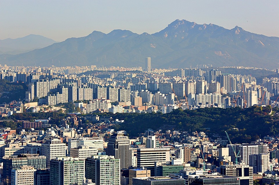 서울 중구 남산에서 바라본 서울 아파트 모습 (2025.10.28) / 사진 = 서울뉴스통신 이성현 기자